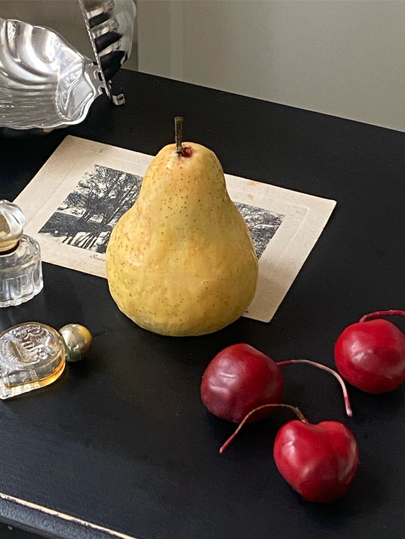 Classic pear candle